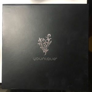 Younique fillable(25) Eyeshadow Palette